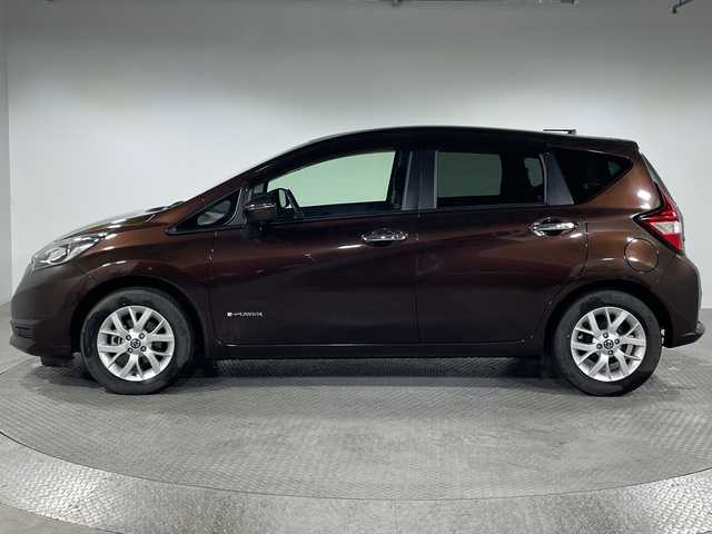 日産 ノート e－パワー X Vセレクション 神奈川県 2020(令2)年 3.5万km インペリアルアンバーP 純正７型SDナビゲーション【MM319D-W】/フルセグ　SD　AM FM CD DVD　Bluetooth　USB ipod MUSICSTOCER AUX VTR/アラウンドビューモニター/エマージェンシーブレーキ/レーンキープアシスト/前後クリアランスソナー/社外前方ドライブレコーダー/ドライブモード/プッシュスタート/ETC/スマートキー/LEDヘッドランプ/オートライト/純正１５インチアルミホイール/電格ウインカーミラー