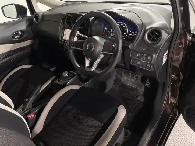 日産 ノート e－パワー X Vセレクション 神奈川県 2020(令2)年 3.5万km インペリアルアンバーP 純正７型SDナビゲーション【MM319D-W】/フルセグ　SD　AM FM CD DVD　Bluetooth　USB ipod MUSICSTOCER AUX VTR/アラウンドビューモニター/エマージェンシーブレーキ/レーンキープアシスト/前後クリアランスソナー/社外前方ドライブレコーダー/ドライブモード/プッシュスタート/ETC/スマートキー/LEDヘッドランプ/オートライト/純正１５インチアルミホイール/電格ウインカーミラー