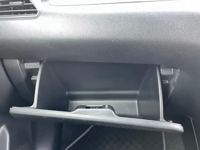 スズキ スイフト HYBRID RS 東京都 2017(平29)年 3万km プレミアムシルバーメタリック 純正メモリーナビ/(Bluetooth/フルセグTV/USB/CD)/全方位モニター/バックカメラ/セーフティパッケージ/D席シートヒーター/クルーズコントロール/パドルシフト/ステアリングスイッチ/KENWOODドライブレコーダー/社外15インチアルミホイール/ETC/スマートキー/保証書/取扱説明書