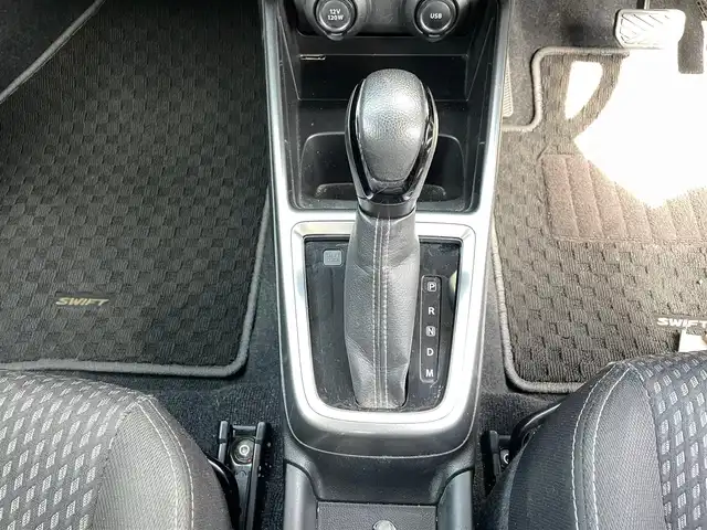 スズキ スイフト HYBRID RS 東京都 2017(平29)年 3万km プレミアムシルバーメタリック 純正メモリーナビ/(Bluetooth/フルセグTV/USB/CD)/全方位モニター/バックカメラ/セーフティパッケージ/D席シートヒーター/クルーズコントロール/パドルシフト/ステアリングスイッチ/KENWOODドライブレコーダー/社外15インチアルミホイール/ETC/スマートキー/保証書/取扱説明書
