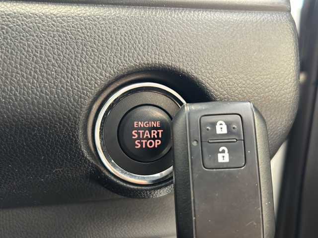 スズキ スイフト HYBRID RS 岐阜県 2017(平29)年 3万km プレミアムシルバーメタリック 純正メモリーナビ/(Bluetooth/フルセグTV/USB/CD)/全方位モニター/バックカメラ/セーフティパッケージ/シートヒーター/レーダークルーズコントロール/パドルシフト/ステアリングスイッチ/KENWOODドライブレコーダー/社外15インチアルミホイール/ETC/スマートキー/保証書/取扱説明書