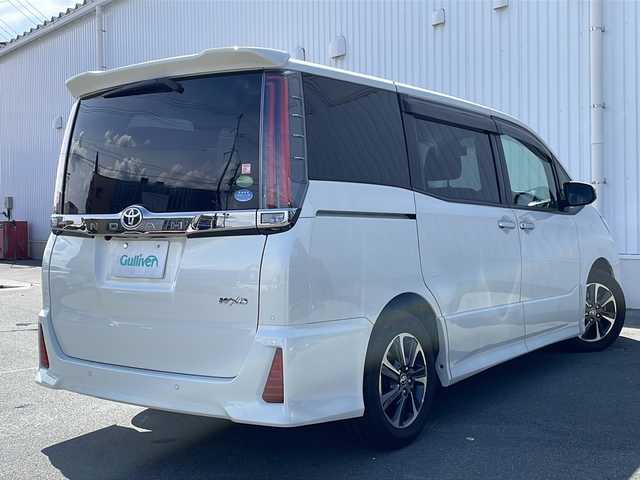 トヨタ ノア Si ダブルバイビーⅡ 三重県 2019(令1)年 2.4万km ラグジュアリーホワイトパールクリスタルシャインガラスフレーク プッシュスタート/電動格納ミラー/両側パワースライドドア/アイドリングストップ/ビルトインETC/オートライト/オートマチックハイビーム/レーンキープアシスト/衝突軽減ブレーキ/クルーズコントロール/コーナーセンサー/ステアリングスイッチ/革巻きステアリング/横滑り防止/前方ドライブレコーダー/リアサンシェード/純正9型ナビ(AM/FM/CD/TV/BT)/フルセグTV/バックカメラ/純正フロアマット/USB入力端子2ヶ所/ハーフレザーシート/禁煙車