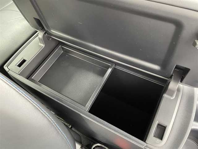 トヨタ プリウス Sツーリングセレクション 群馬県 2019(令1)年 3.9万km アティチュードブラックマイカ アルパイン9インチナビ/(CD/DVD/USB/AUX/BT/フルセグ)/バックカメラ/トヨタセーフティセンス/・プリクラッシュセーフティ/・レーンディパーチャーアラート/・オートマチックハイビーム/・レーダークルーズコントロール/レザーシート/D/N席シートヒーター/モデリスタエアロ（F/S/R）/ビルトインETC/プッシュスタート/前後ドライブレコーダー/ステアリングスイッチ/純正ドアバイザー/純正フロアマット/社外17インチAW/F/Rコーナーセンサー/LEDヘッドライト/LEDフォグ