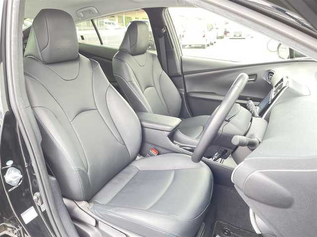 トヨタ プリウス Sツーリングセレクション 群馬県 2019(令1)年 3.9万km アティチュードブラックマイカ アルパイン9インチナビ/(CD/DVD/USB/AUX/BT/フルセグ)/バックカメラ/トヨタセーフティセンス/・プリクラッシュセーフティ/・レーンディパーチャーアラート/・オートマチックハイビーム/・レーダークルーズコントロール/レザーシート/D/N席シートヒーター/モデリスタエアロ（F/S/R）/ビルトインETC/プッシュスタート/前後ドライブレコーダー/ステアリングスイッチ/純正ドアバイザー/純正フロアマット/社外17インチAW/F/Rコーナーセンサー/LEDヘッドライト/LEDフォグ