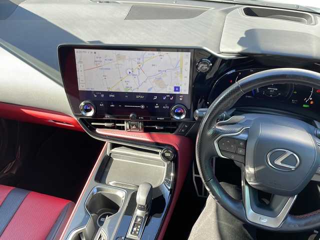 レクサス ＮＸ 350h Fスポーツ 大阪府 2023(令5)年 2.2万km ホワイトノーヴァガラスフレーク ワンオーナー/純正メモリナビ/・FM/AM/Bluetooth/・ワンセグテレビ/ETC/ドライブレコーダー/全周囲カメラ/バックカメラ/衝突軽減ブレーキ/レーンキープアシスト/クルーズコントロール/盗難防止装置/サンルーフ/革巻きステアリング/ステアリングリモコン/パドルシフト/ハンドルヒーター/シートヒーター（D席+N席）/エアシート（D席+N席）/メモリシート（D席）/LEDヘッドライト/オートライト/オートエアコン/スマートキー×2/カードキー×1/プッシュスタート/12V電源/USBジャック/純正20インチアルミホイール/純正フロアマット/取扱説明書/保証書