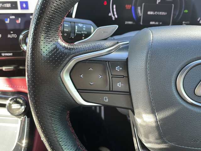 レクサス ＮＸ 350h Fスポーツ 大阪府 2023(令5)年 2.2万km ホワイトノーヴァガラスフレーク ワンオーナー/純正メモリナビ/・FM/AM/Bluetooth/・ワンセグテレビ/ETC/ドライブレコーダー/全周囲カメラ/バックカメラ/衝突軽減ブレーキ/レーンキープアシスト/クルーズコントロール/盗難防止装置/サンルーフ/革巻きステアリング/ステアリングリモコン/パドルシフト/ハンドルヒーター/シートヒーター（D席+N席）/エアシート（D席+N席）/メモリシート（D席）/LEDヘッドライト/オートライト/オートエアコン/スマートキー×2/カードキー×1/プッシュスタート/12V電源/USBジャック/純正20インチアルミホイール/純正フロアマット/取扱説明書/保証書