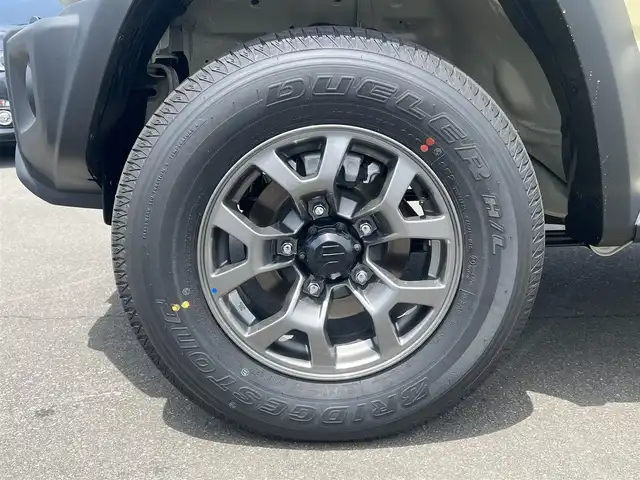 スズキ ジムニー ノマド FC 秋田県 2025(令7)年 0.1万km未満 アイボリー 衝突軽減システム/４WD/LEDヘッドライト/スマートキー/アイドリングストップ/ダウンヒルアシストコントロール/レーンキープアシスト/プッシュスタート/コーナーセンサー/前席シートヒーター/純正アルミ/背面タイヤ/純正フロアマット/ETC/ミラーヒーター/ステアリングスイッチ/ヘッドランプウォッシャー/オートライト/オートエアコン/パワーステアリング/パワーウィンドウ/横滑り防止/電動格納ウィンカーミラー