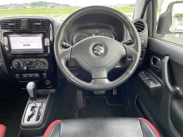 スズキ ジムニー クロスアドベンチャー 鳥取県 2013(平25)年 5.9万km パールホワイト ４ＷＤ・ターボ/社外ナビ／フルセグ／ＤＶＤ／ＣＤ／ＢＴ/黒／赤レザーシート/シートヒーター/キーレスキー/ウィンカーミラー/電動格納ミラー/純正16インチアルミホイール/純正フォグライト/４ＷＤ切替スイッチ/背面タイヤ/フロアマット/ドアバイザー