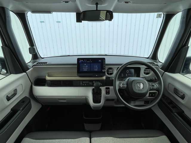 ホンダ Ｎ ＢＯＸ 滋賀県 2024(令6)年 0.8万km ルナシルバーM 9型純正ナビ/・Bluetooth/フルセグ/・CD/DVD/バックカメラ/ステアリングリモコン/ETC/前方ドライブレコーダー/アダプティブクルコン/前席シートヒーター/両側パワースライドドア/シートリフター/オートリトラミラー/LEDヘッドライト/ホンダセンシング/・衝突軽減ブレーキ/・パーキングセンサー警報/・踏み間違い衝突軽減システム/・路外逸脱抑制機能/スマートキー