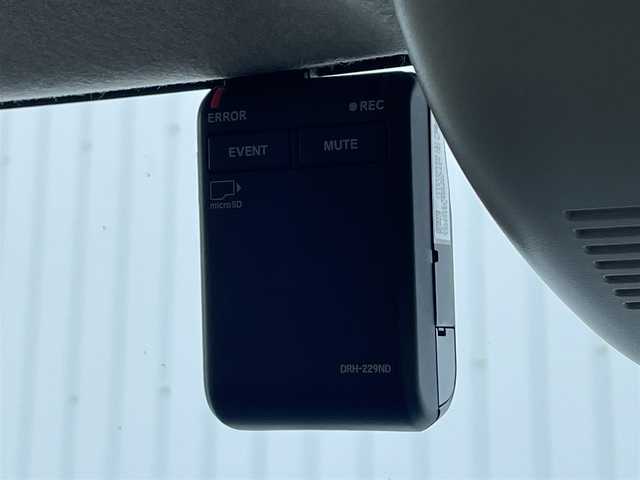 ホンダ Ｎ ＢＯＸ 滋賀県 2024(令6)年 0.8万km ルナシルバーM 9型純正ナビ/・Bluetooth/フルセグ/・CD/DVD/バックカメラ/ステアリングリモコン/ETC/前方ドライブレコーダー/アダプティブクルコン/前席シートヒーター/両側パワースライドドア/シートリフター/オートリトラミラー/LEDヘッドライト/ホンダセンシング/・衝突軽減ブレーキ/・パーキングセンサー警報/・踏み間違い衝突軽減システム/・路外逸脱抑制機能/スマートキー