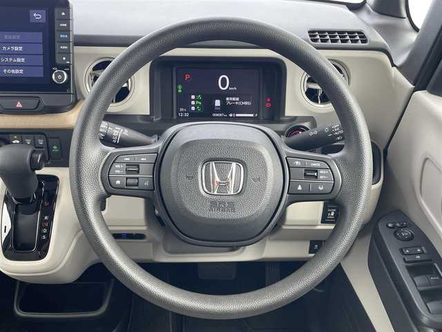 ホンダ Ｎ ＢＯＸ 滋賀県 2024(令6)年 0.8万km ルナシルバーM 9型純正ナビ/・Bluetooth/フルセグ/・CD/DVD/バックカメラ/ステアリングリモコン/ETC/前方ドライブレコーダー/アダプティブクルコン/前席シートヒーター/両側パワースライドドア/シートリフター/オートリトラミラー/LEDヘッドライト/ホンダセンシング/・衝突軽減ブレーキ/・パーキングセンサー警報/・踏み間違い衝突軽減システム/・路外逸脱抑制機能/スマートキー