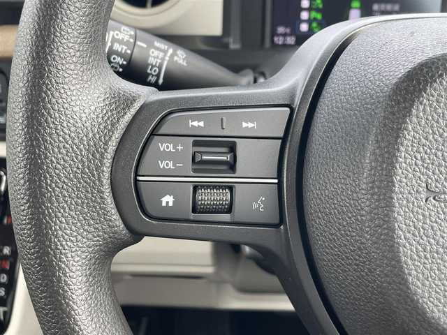 ホンダ Ｎ ＢＯＸ 滋賀県 2024(令6)年 0.8万km ルナシルバーM 9型純正ナビ/・Bluetooth/フルセグ/・CD/DVD/バックカメラ/ステアリングリモコン/ETC/前方ドライブレコーダー/アダプティブクルコン/前席シートヒーター/両側パワースライドドア/シートリフター/オートリトラミラー/LEDヘッドライト/ホンダセンシング/・衝突軽減ブレーキ/・パーキングセンサー警報/・踏み間違い衝突軽減システム/・路外逸脱抑制機能/スマートキー