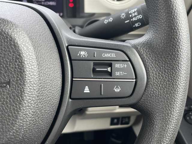 ホンダ Ｎ ＢＯＸ 滋賀県 2024(令6)年 0.8万km ルナシルバーM 9型純正ナビ/・Bluetooth/フルセグ/・CD/DVD/バックカメラ/ステアリングリモコン/ETC/前方ドライブレコーダー/アダプティブクルコン/前席シートヒーター/両側パワースライドドア/シートリフター/オートリトラミラー/LEDヘッドライト/ホンダセンシング/・衝突軽減ブレーキ/・パーキングセンサー警報/・踏み間違い衝突軽減システム/・路外逸脱抑制機能/スマートキー