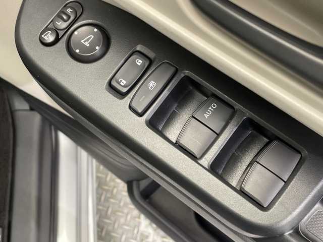 ホンダ Ｎ ＢＯＸ 栃木県 2024(令6)年 0.8万km ルナシルバーM 9型純正ナビ/（CD/DVD/Bluetooth/TV/USB/Applecarplay/AndroidAuto)/バックカメラ/ステアリングリモコン/ETC/前方ドライブレコーダー/アダプティブクルコン/前席シートヒーター/両側パワースライドドア/シートリフター/オートリトラミラー/LEDヘッドライト/ホンダセンシング/・衝突軽減ブレーキ/・パーキングセンサー警報/・踏み間違い衝突軽減システム/・路外逸脱抑制機能/スマートキー