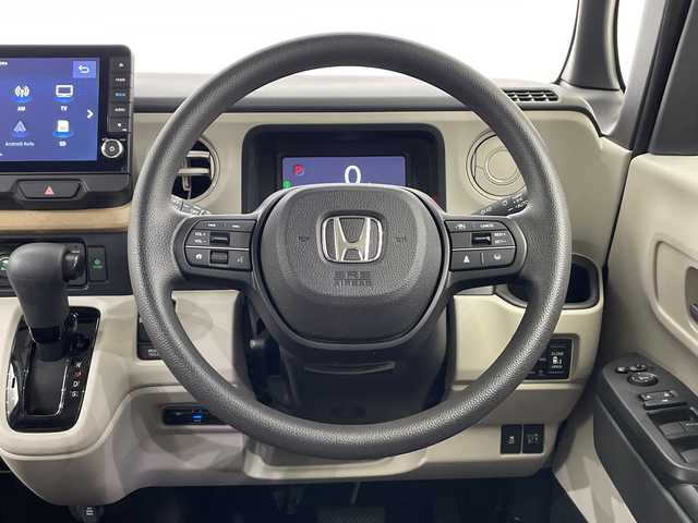 ホンダ Ｎ ＢＯＸ 栃木県 2024(令6)年 0.8万km ルナシルバーM 9型純正ナビ/（CD/DVD/Bluetooth/TV/USB/Applecarplay/AndroidAuto)/バックカメラ/ステアリングリモコン/ETC/前方ドライブレコーダー/アダプティブクルコン/前席シートヒーター/両側パワースライドドア/シートリフター/オートリトラミラー/LEDヘッドライト/ホンダセンシング/・衝突軽減ブレーキ/・パーキングセンサー警報/・踏み間違い衝突軽減システム/・路外逸脱抑制機能/スマートキー