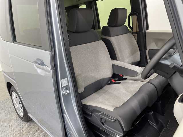 ホンダ Ｎ ＢＯＸ 栃木県 2024(令6)年 0.8万km ルナシルバーM 9型純正ナビ/（CD/DVD/Bluetooth/TV/USB/Applecarplay/AndroidAuto)/バックカメラ/ステアリングリモコン/ETC/前方ドライブレコーダー/アダプティブクルコン/前席シートヒーター/両側パワースライドドア/シートリフター/オートリトラミラー/LEDヘッドライト/ホンダセンシング/・衝突軽減ブレーキ/・パーキングセンサー警報/・踏み間違い衝突軽減システム/・路外逸脱抑制機能/スマートキー