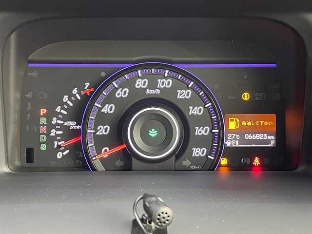 ホンダ ステップワゴン スパーダ Z クールスピリット 道央・札幌 2014(平26)年 6.7万km ホワイトオーキッドパール ・4WD/・寒冷地仕様/・純正ナビ/・フルセグ/BT/CD/DVD/・フリップダウンモニター/・両側パワースライドドア/・ETC/・クルーズコントロール/・パドルシフト/・ステアリングスイッチ/・アイドリングストップ/・スマートキー/・純正AW付冬タイヤ積込/【205/60R16】