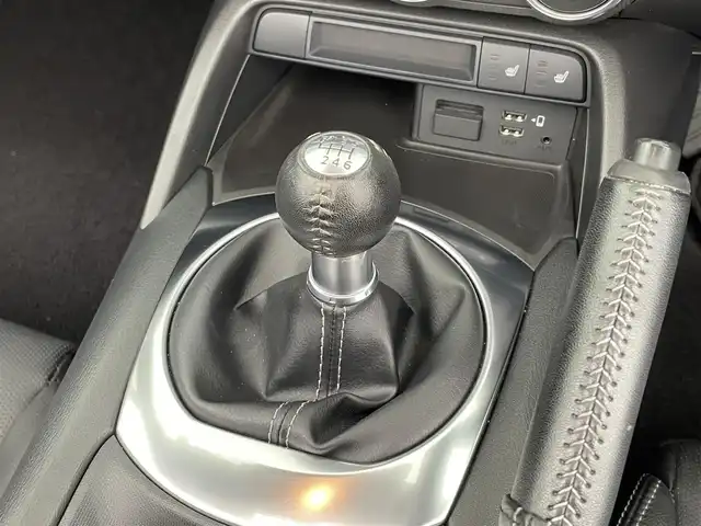 マツダ ロードスター S レザーパッケージ 大分県 2022(令4)年 4.2万km ジェットブラックマイカ ワンオーナー/6速MT/マツダコネクトナビ/AM/FM/CD/DVD/BT/フルセグTV/バックカメラ/コーナーセンサー/衝突被害軽減ブレーキ/車線逸脱防止警報/LEDヘッドライト/前ドライブレコーダー/ETC/レザーシート/前席シートヒーター/クルーズコントロール/純正フロアマット/スペアキー