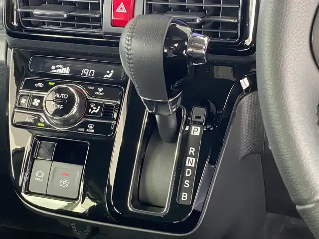 ダイハツ タント カスタム RS 岐阜県 2022(令4)年 0.5万km シャイニングホワイトパール メーカー純正メモリナビ/／フルセグテレビ／Ｂｌｕｅｔｏｏｔｈ／ＣＤ／ＤＶＤ　/パノラミックビューモニター　/純正ドライブレコーダー　/ビルトインＥＴＣ　/純正１５インチアルミホイール /スマートキー×2/両側パワスラ/保証書/取扱説明書/ナビ取扱説明書