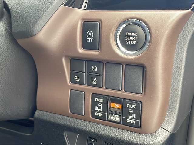 トヨタ エスクァイア Gi 沖縄県 2016(平28)年 3.9万km ダークバイオレットマイカメタリック 純正SDナビ（NSZT-W66T）　/　CD/DVD/フルセグ/バックカメラ/ビルトインETC/ドライブレコーダー/両側パワースライドドア/クルーズコントロール/レーンキープアシスト/オートマチックハイビーム/合皮シート/シートヒーター/プッシュスタート
