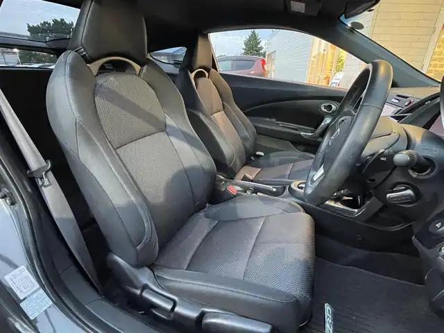 ホンダ ＣＲ－Ｚ αブラックレーベル 道央・札幌 2011(平23)年 6.8万km ダークピューターメタリック ・純正HDDナビ/CD・DVD・FM・AM・ビデオ/・ワンセグTV/・純正AW付冬タイヤ/・ＵＳＢ接続/・クルーズコントロール/・パドルシフト/・フォグランプ/・ステアリングスイッチ/・純正フロアマット/・電動格納ミラー/・ウインカーミラー/・スペアキー/・スマートキー/・保証書/・取扱説明書