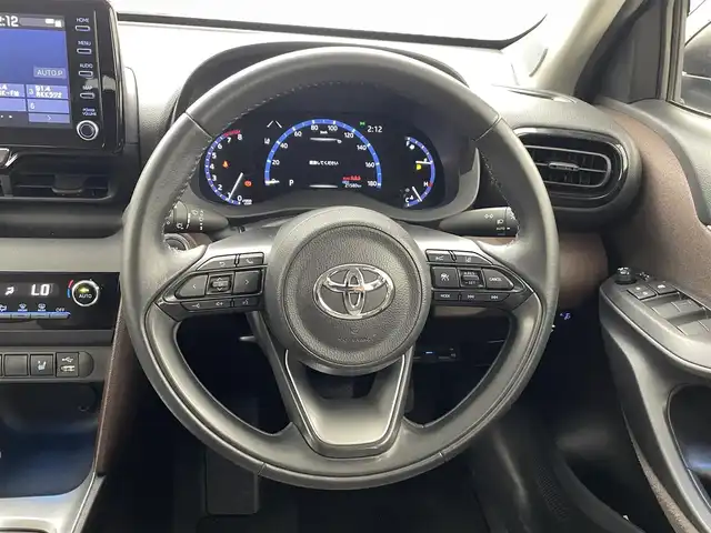 トヨタ ヤリスクロス Z 熊本県 2020(令2)年 2.2万km ブラックマイカ/センシュアルレッドマイカ 純正8インチナビ（ＢＴ・フルセグ・ＵＳＢ）/バックカメラ　/純正ビルトインＥＴＣ　/レーダークルーズコントロール　/前後クリアランスソナー　/前席シートヒーター　/運転席パワーシート　/衝突軽減ブレーキ　/レーンキープアシスト/横滑り防止/ハーフレザーシート/純正１８インチAW/オートライト/オートマチックハイビーム/LEDヘッドライト/フォグランプ/スマートキー/プッシュスタート
