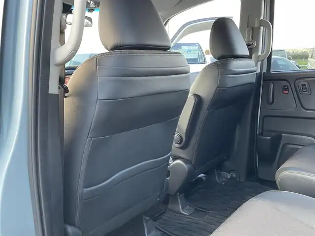 ホンダ フリード クロスター 東京都 2023(令5)年 3.6万km フィヨルドミストパール ワンオーナー/純正ナビ(VXM-234VFi)/【DVD/CD/FM/AM/TV/ipod/SD/USB/BT/AUX】/バックカメラ/ビルトインETC/レーダークルーズコントロール/前方ドライブレコーダー(DRH-224SD)/両側電動スライドドア/ハーフレザーシート/衝突軽減ブレーキ/バックソナー/後席サンシェード/LEDヘッドライト/フォグランプ/純正15インチAW/プッシュスタート/スマートキー/スペアキー