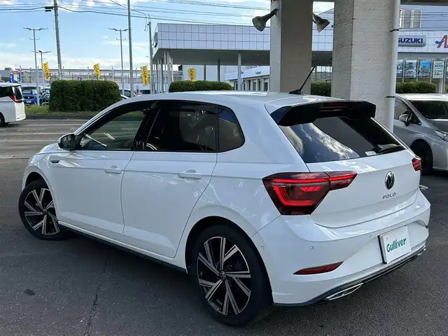 フォルクスワーゲン ＶＷ ポロ TSI Rライン 宮城県 2023(令5)年 1.3万km 白 ・ワンオーナー/・純正ナビ/（Bluetooth）/・レーダークルーズコントロール/・アイドリングストップ/・前ドライブレコーダー/・バックカメラ/・前後コーナーセンサー/・レーンキープアシスト/・パーキングアシスト/・ブラインドスポットモニター/・HIDライト/・オートライト/・オートハイビーム/・フロントフォグランプ/・リアフォグランプ/・革ステアリング/・ステアリングスイッチ/・MTモード/・パドルシフト/・ISOFIX/・ETC2.0/・電動格納ウィンカーミラー/・バイザー/・フロアマット/・スマートキー/・プッシュスタート/・スペアキー×1/・純正17インチアルミホイール/・W＋サイドエアバッグ/ABS/・横滑り防止装置/・盗難防止センサー/・取扱説明書