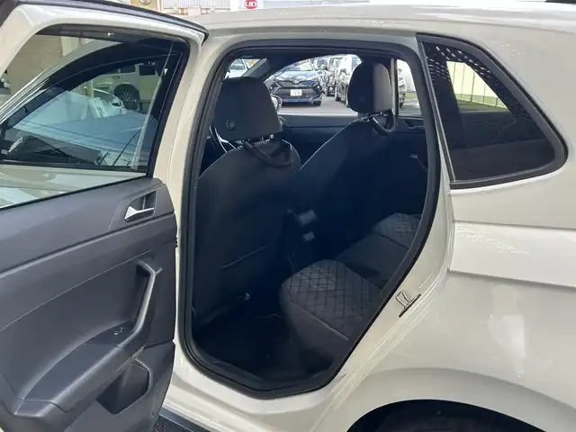 フォルクスワーゲン ＶＷ ポロ TSI Rライン 宮城県 2023(令5)年 1.3万km 白 ・ワンオーナー/・純正ナビ/（Bluetooth）/・レーダークルーズコントロール/・アイドリングストップ/・前ドライブレコーダー/・バックカメラ/・前後コーナーセンサー/・レーンキープアシスト/・パーキングアシスト/・ブラインドスポットモニター/・HIDライト/・オートライト/・オートハイビーム/・フロントフォグランプ/・リアフォグランプ/・革ステアリング/・ステアリングスイッチ/・MTモード/・パドルシフト/・ISOFIX/・ETC2.0/・電動格納ウィンカーミラー/・バイザー/・フロアマット/・スマートキー/・プッシュスタート/・スペアキー×1/・純正17インチアルミホイール/・W＋サイドエアバッグ/ABS/・横滑り防止装置/・盗難防止センサー/・取扱説明書