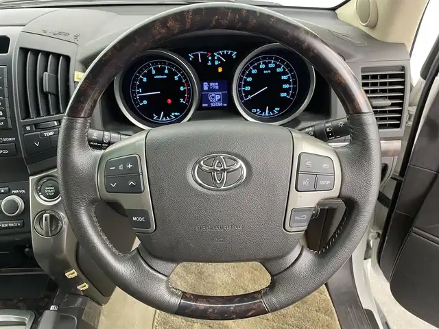 トヨタ ランドクルーザー AX Gセレクション 富山県 2007(平19)年 5.3万km ホワイトパールクリスタルシャイン 純正HDDナビ（CD　DVD　MSV）/バックカメラ/前後コーナーセンサー/ビルトインETC/ACC/純正AW付きスタッドレスタイヤセット積込み/ベージュ革シート/前席パワーシート・シートヒーター/スマートキー/プッシュスタート/オートライト/フォグ/ステップ/横滑防止装置/純正マット・バイザー/取説/スペアキー