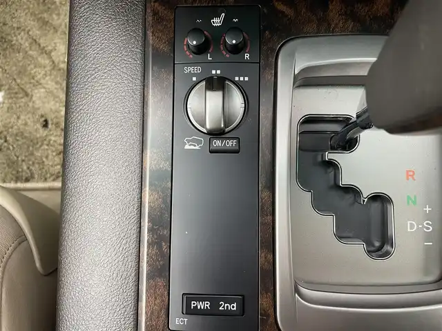 トヨタ ランドクルーザー AX Gセレクション 富山県 2007(平19)年 5.3万km ホワイトパールクリスタルシャイン 純正HDDナビ（CD　DVD　MSV）/バックカメラ/前後コーナーセンサー/ビルトインETC/ACC/純正AW付きスタッドレスタイヤセット積込み/ベージュ革シート/前席パワーシート・シートヒーター/スマートキー/プッシュスタート/オートライト/フォグ/ステップ/横滑防止装置/純正マット・バイザー/取説/スペアキー