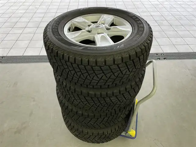 トヨタ ランドクルーザー AX Gセレクション 富山県 2007(平19)年 5.3万km ホワイトパールクリスタルシャイン 純正HDDナビ（CD　DVD　MSV）/バックカメラ/前後コーナーセンサー/ビルトインETC/ACC/純正AW付きスタッドレスタイヤセット積込み/ベージュ革シート/前席パワーシート・シートヒーター/スマートキー/プッシュスタート/オートライト/フォグ/ステップ/横滑防止装置/純正マット・バイザー/取説/スペアキー