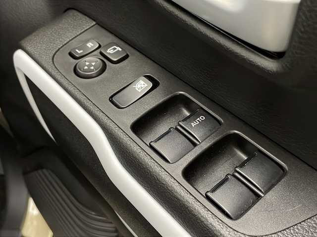 スズキ ハスラー HYBRID X 宮崎県 2021(令3)年 2.8万km シフォンアイボリーM SUZUKI Safety Support/〇デュアルカメラブレーキサポート/〇後退時ブレーキサポート/〇誤発進抑制機能（前方・後方）/〇車線逸脱警報機能/〇車線逸脱抑制機能/〇ふらつき警報機能/〇標識認識機能/〇オートマチックハイビーム/〇先行車発進お知らせ機能/〇コーナーセンサー/社外7インチSDナビ/フルセグTV/CD/DVD/Bluetooth/バックカメラ/シートヒーター/アイドリングストップ/純正15インチAW