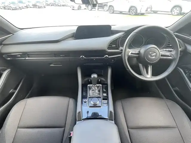 マツダ マツダ３ファストバック 15S ツーリング 香川県 2020(令2)年 1.9万km スノーフレイクホワイトパールマイカ ｉ－ＡＣＴＩＶＳＥＮＳＥ　/・AT誤発進抑制制御（前進・後退時)/・スマートシティブレーキサポート/・ブラインドスポットモニター/・レーダークルーズコントロール/・RCTA（リア・クロス・トラフィック・アラート）/・車線逸脱警報システム（LDWS)/・交通標識認識システム（TSR）/純正ＳＤナビ　/【AM/FM/DVD/Bluetooth/USB/HDMI】/フルセグＴＶ　/バックカメラ　/ヘッドアップディスプレイ　/純正18インチアルミホイール/LEDヘッドライト/オートハイビーム/革巻きステアリング/ステアリングリモコン/オートホールド/コーナーセンサー/前後ドライブレコーダー/ETC/トランクフロアカバー/パワーステアリング