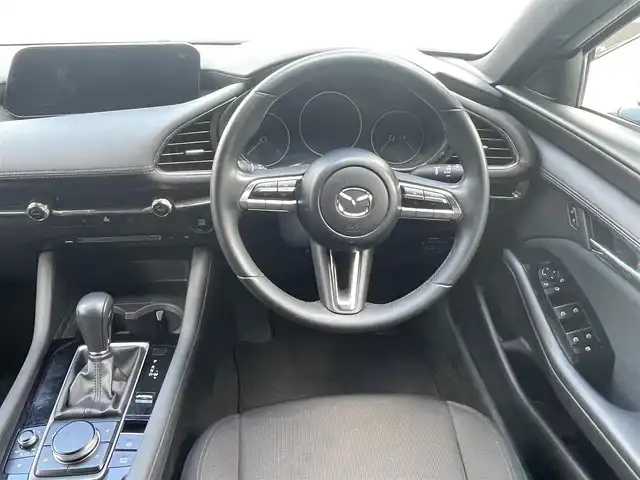 マツダ マツダ３ファストバック 15S ツーリング 香川県 2020(令2)年 1.9万km スノーフレイクホワイトパールマイカ ｉ－ＡＣＴＩＶＳＥＮＳＥ　/・AT誤発進抑制制御（前進・後退時)/・スマートシティブレーキサポート/・ブラインドスポットモニター/・レーダークルーズコントロール/・RCTA（リア・クロス・トラフィック・アラート）/・車線逸脱警報システム（LDWS)/・交通標識認識システム（TSR）/純正ＳＤナビ　/【AM/FM/DVD/Bluetooth/USB/HDMI】/フルセグＴＶ　/バックカメラ　/ヘッドアップディスプレイ　/純正18インチアルミホイール/LEDヘッドライト/オートハイビーム/革巻きステアリング/ステアリングリモコン/オートホールド/コーナーセンサー/前後ドライブレコーダー/ETC/トランクフロアカバー/パワーステアリング