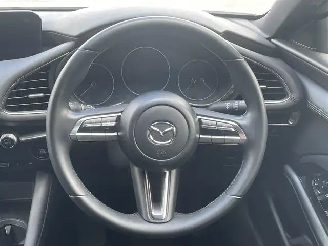 マツダ マツダ３ファストバック 15S ツーリング 香川県 2020(令2)年 1.9万km スノーフレイクホワイトパールマイカ ｉ－ＡＣＴＩＶＳＥＮＳＥ　/・AT誤発進抑制制御（前進・後退時)/・スマートシティブレーキサポート/・ブラインドスポットモニター/・レーダークルーズコントロール/・RCTA（リア・クロス・トラフィック・アラート）/・車線逸脱警報システム（LDWS)/・交通標識認識システム（TSR）/純正ＳＤナビ　/【AM/FM/DVD/Bluetooth/USB/HDMI】/フルセグＴＶ　/バックカメラ　/ヘッドアップディスプレイ　/純正18インチアルミホイール/LEDヘッドライト/オートハイビーム/革巻きステアリング/ステアリングリモコン/オートホールド/コーナーセンサー/前後ドライブレコーダー/ETC/トランクフロアカバー/パワーステアリング