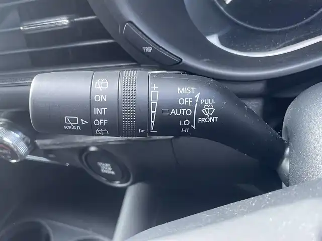 マツダ マツダ３ファストバック 15S ツーリング 香川県 2020(令2)年 1.9万km スノーフレイクホワイトパールマイカ ｉ－ＡＣＴＩＶＳＥＮＳＥ　/・AT誤発進抑制制御（前進・後退時)/・スマートシティブレーキサポート/・ブラインドスポットモニター/・レーダークルーズコントロール/・RCTA（リア・クロス・トラフィック・アラート）/・車線逸脱警報システム（LDWS)/・交通標識認識システム（TSR）/純正ＳＤナビ　/【AM/FM/DVD/Bluetooth/USB/HDMI】/フルセグＴＶ　/バックカメラ　/ヘッドアップディスプレイ　/純正18インチアルミホイール/LEDヘッドライト/オートハイビーム/革巻きステアリング/ステアリングリモコン/オートホールド/コーナーセンサー/前後ドライブレコーダー/ETC/トランクフロアカバー/パワーステアリング