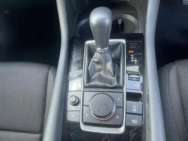 マツダ マツダ３ファストバック 15S ツーリング 香川県 2020(令2)年 1.9万km スノーフレイクホワイトパールマイカ ｉ－ＡＣＴＩＶＳＥＮＳＥ　/・AT誤発進抑制制御（前進・後退時)/・スマートシティブレーキサポート/・ブラインドスポットモニター/・レーダークルーズコントロール/・RCTA（リア・クロス・トラフィック・アラート）/・車線逸脱警報システム（LDWS)/・交通標識認識システム（TSR）/純正ＳＤナビ　/【AM/FM/DVD/Bluetooth/USB/HDMI】/フルセグＴＶ　/バックカメラ　/ヘッドアップディスプレイ　/純正18インチアルミホイール/LEDヘッドライト/オートハイビーム/革巻きステアリング/ステアリングリモコン/オートホールド/コーナーセンサー/前後ドライブレコーダー/ETC/トランクフロアカバー/パワーステアリング