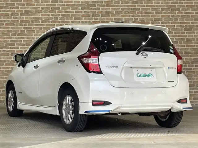 日産 ノート e－パワー X 岩手県 2016(平28)年 9.3万km ブリリアントホワイトパール アラウンドビューモニター/エマージェンシーブレーキ/車線逸脱警報/前後ソナー/横滑り防止装置/インテリジェントルームミラー/ストラーダナビ/フルセグTV/ETC/オートエアコン/オートライト/LEDヘッドライト/フォグライト/純正14インチアルミホイール/純正フロアマット