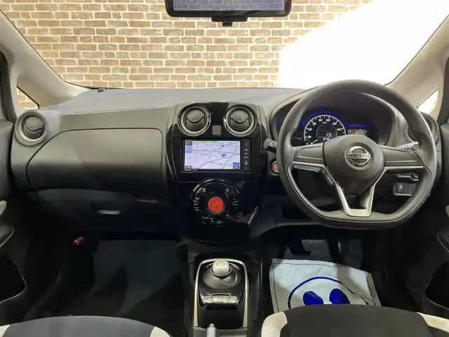 日産 ノート e－パワー X 岩手県 2016(平28)年 9.3万km ブリリアントホワイトパール アラウンドビューモニター/エマージェンシーブレーキ/車線逸脱警報/前後ソナー/横滑り防止装置/インテリジェントルームミラー/ストラーダナビ/フルセグTV/ETC/オートエアコン/オートライト/LEDヘッドライト/フォグライト/純正14インチアルミホイール/純正フロアマット