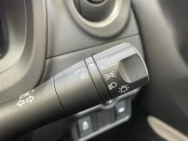 日産 ノート e－パワー X 岩手県 2016(平28)年 9.3万km ブリリアントホワイトパール アラウンドビューモニター/エマージェンシーブレーキ/車線逸脱警報/前後ソナー/横滑り防止装置/インテリジェントルームミラー/ストラーダナビ/フルセグTV/ETC/オートエアコン/オートライト/LEDヘッドライト/フォグライト/純正14インチアルミホイール/純正フロアマット