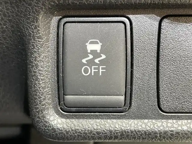 日産 ノート e－パワー X 岩手県 2016(平28)年 9.3万km ブリリアントホワイトパール アラウンドビューモニター/エマージェンシーブレーキ/車線逸脱警報/前後ソナー/横滑り防止装置/インテリジェントルームミラー/ストラーダナビ/フルセグTV/ETC/オートエアコン/オートライト/LEDヘッドライト/フォグライト/純正14インチアルミホイール/純正フロアマット