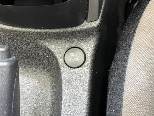 日産 ノート e－パワー X 岩手県 2016(平28)年 9.3万km ブリリアントホワイトパール アラウンドビューモニター/エマージェンシーブレーキ/車線逸脱警報/前後ソナー/横滑り防止装置/インテリジェントルームミラー/ストラーダナビ/フルセグTV/ETC/オートエアコン/オートライト/LEDヘッドライト/フォグライト/純正14インチアルミホイール/純正フロアマット