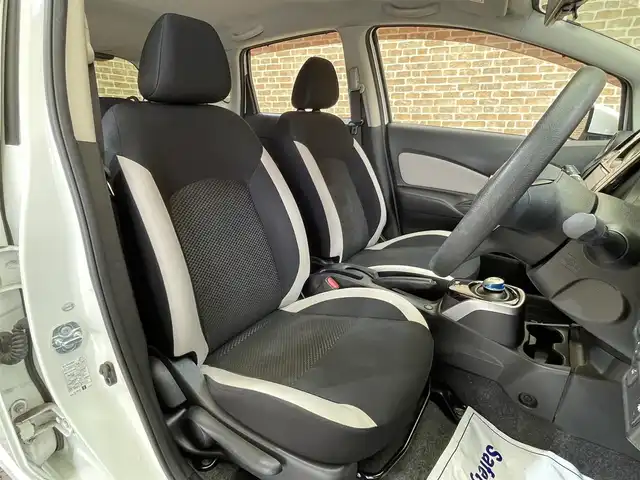 日産 ノート e－パワー X 岩手県 2016(平28)年 9.3万km ブリリアントホワイトパール アラウンドビューモニター/エマージェンシーブレーキ/車線逸脱警報/前後ソナー/横滑り防止装置/インテリジェントルームミラー/ストラーダナビ/フルセグTV/ETC/オートエアコン/オートライト/LEDヘッドライト/フォグライト/純正14インチアルミホイール/純正フロアマット