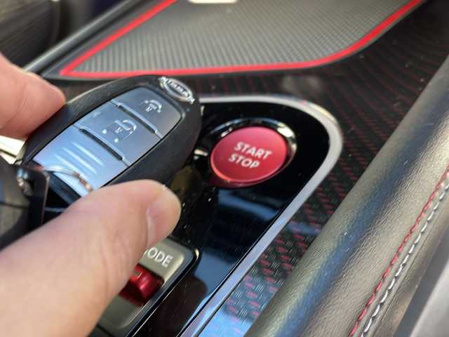 日産 オーラ ニスモ 島根県 2023(令5)年 6.8万km スーパーブラック 純正ディスプレイオーディオ/BT AndroidAuto AppleCarPlay HDMI対応/エマージェンシーブレーキ/レーンキープアシスト/ブラインドスポットモニター/アラウンドビューカメラ/デジタルインナーミラー/ETC/オートマチックハイビーム/AUTOライト/LEDヘッドライト/フォグライト/電子パーキング/AUTOHOLD/純正17インチアルミホイール/純正ドアバイザー/革巻きステアリング/ステアリングリモコン/ISOFIX/シートリフター