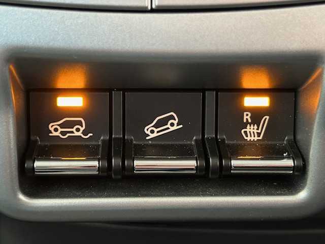 スズキ ハスラー G 宮城県 2018(平30)年 7.4万km サマーブルーM 4WD/スズキセーフティサポート/・衝突被害軽減ブレーキ/・誤発進抑制機能/・車線逸脱抑制機能/・リヤクロストラフィックアラート/・標識認識機能/純正ナビ(カロッツェリア8インチ）/・Bluetooth/CD/DVD/フルセグTV/AUX/USB/・バックカメラ/・ビルドインETC/スノーモード/ヒルディセントコントロール/アイドリングストップ/レーダーブレーキサポート/グリップコントロール/スマートキー/・スペアキー/革巻きステアリング/純正布シート/・シートヒーター（運転席＋助手席）/・ベンチシート/ツートンルーフレール/ハロゲンヘッドライト/純正15インチスチールホイール/純正フロアマット