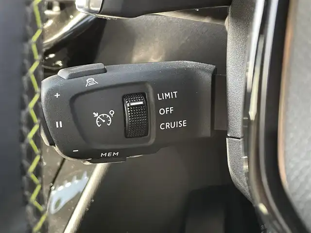 プジョー ２０８ GT ライン 東京都 2020(令2)年 3.4万km 青 アンビエントライト/クルーズコントロール/モード切替/純正ナビ/USB接続/AppleCarPlay/AndroidAuto/Bluetooth/3Dコックピットパネル/バックカメラ/ハーフレザーシート/インテリジェントハイビーム/アイドリングストップ/パーキングセンサー/アダプティブクルーズコントロール/純正オーディオ/純正17インチアルミホイール/スペアタイヤ/パワーステアリング/電動格納ミラー