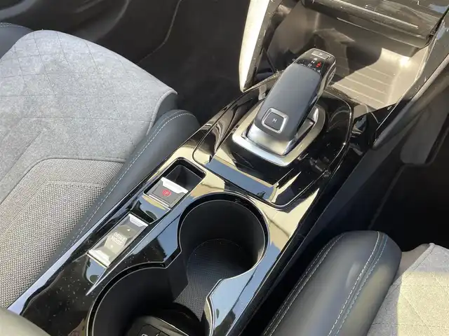 プジョー ２０８ GT ライン 東京都 2020(令2)年 3.4万km 青 アンビエントライト/クルーズコントロール/モード切替/純正ナビ/USB接続/AppleCarPlay/AndroidAuto/Bluetooth/3Dコックピットパネル/バックカメラ/ハーフレザーシート/インテリジェントハイビーム/アイドリングストップ/パーキングセンサー/アダプティブクルーズコントロール/純正オーディオ/純正17インチアルミホイール/スペアタイヤ/パワーステアリング/電動格納ミラー