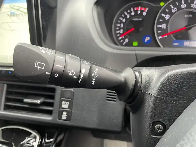 トヨタ ノア Si ダブルバイビーⅢ 滋賀県 2020(令2)年 3.9万km ブラック 社外9型ナビ/（CD/DVD/フルセグTV/BT）/トヨタセーフティセンス/・プリクラッシュセーフティ/・レーンディパーチャーアラート/・オートマチックハイビーム/社外フリップダウンモニター/ハーフレザーシート/バックカメラ/クルーズコントロール/クリアランスソナー/両側パワースライドドア/LEDヘッドライト/純正フロアマット/純正16インチAW