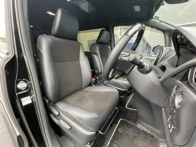 トヨタ ノア Si ダブルバイビーⅢ 滋賀県 2020(令2)年 3.9万km ブラック 社外9型ナビ/（CD/DVD/フルセグTV/BT）/トヨタセーフティセンス/・プリクラッシュセーフティ/・レーンディパーチャーアラート/・オートマチックハイビーム/社外フリップダウンモニター/ハーフレザーシート/バックカメラ/クルーズコントロール/クリアランスソナー/両側パワースライドドア/LEDヘッドライト/純正フロアマット/純正16インチAW